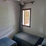 アパート Apartamento En Zona Tranquila Cerca De La Playa. *