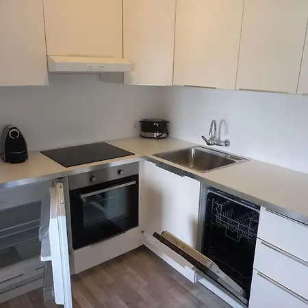 Apartamento En Zona Tranquila Cerca De La Playa. *
